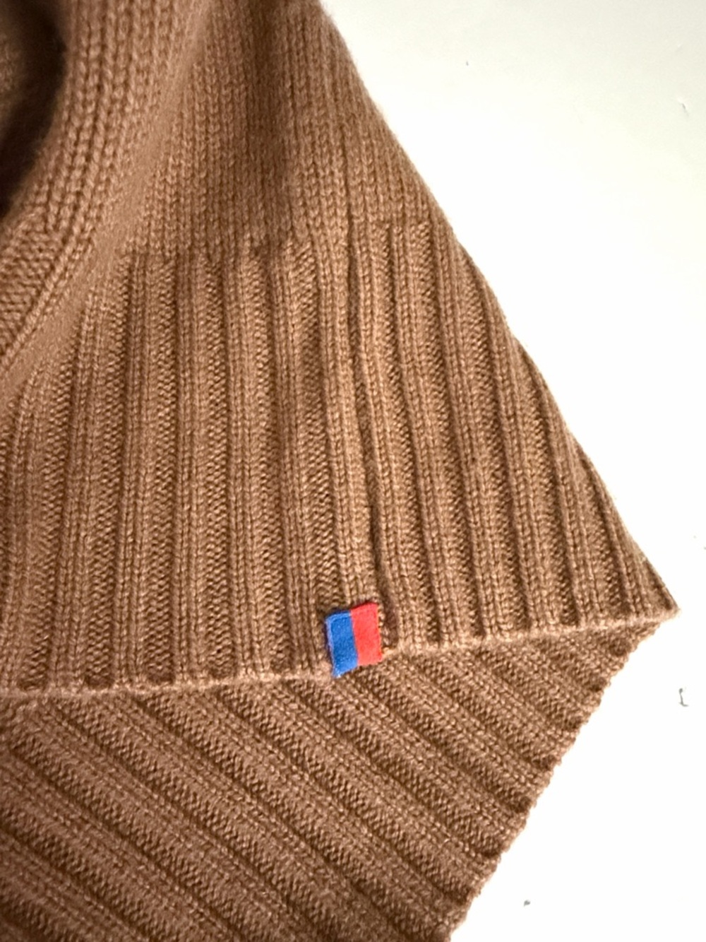 KULE The Lucca Wool Cashmere Sweater Boxy Style Relaxed Roll Neck Camel Navy XL - Picture 9 of 12